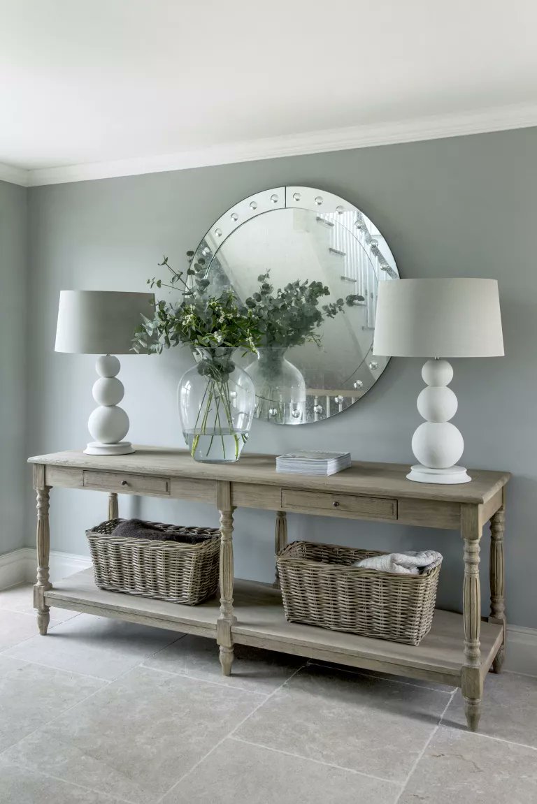 BrokerStacy's tweet photo. In a hallway, a mirror can help to maximize the space's lighting. #interiors #hometips  https://t.co/Di47HA7Rv8 https://t.co/wnyzsNzlhV