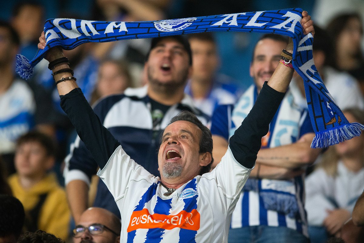 🙏 ¡Muchas gracias a los aficionados desplazados a Santander y que no habéis dejado de animar!

Buen viaje de vuelta a Gasteiz y nos vemos el viernes en Mendi 😉

#RacingAlavés #AltaLaFrente 🔵⚪