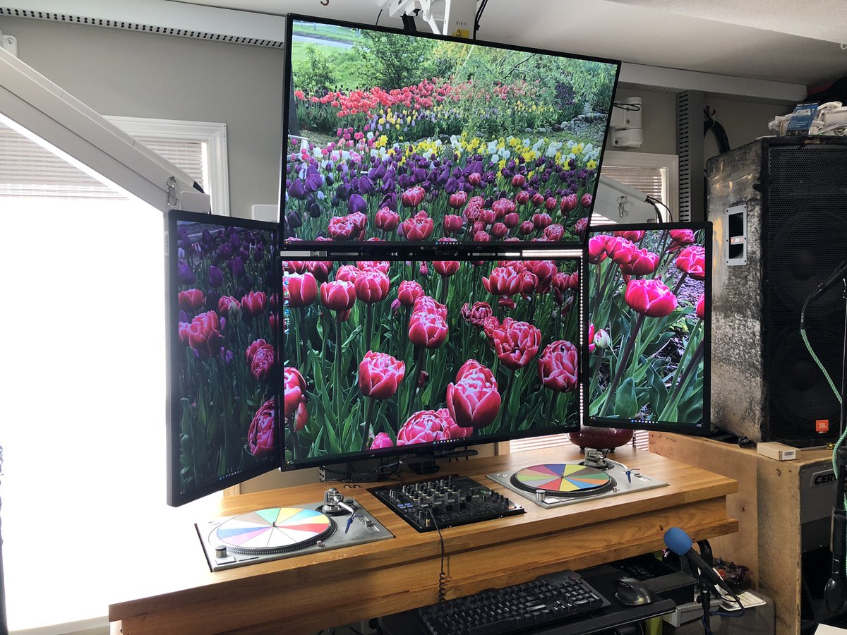 ModMyMods's tweet photo. We had a customer of ours put together an 8U watercooled rack mount PC to use in his sound studio!😎🔥

We also offer cooling solutions for rack mount systems for the few not brave enough to take the leap😏😛

#DIY #nvidia #corsair #ax1600i #rackmounted #watercooling  #alphacool https://t.co/zoWBuksoSK
