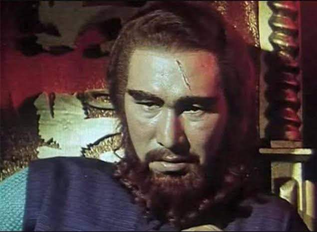 الحطابين في أعالي الجبال .. الفلاحين فالمزارع .. العجائز حول نار المدفئة في ليالي الشتاء .. آلاف و آلاف من البسطاء . منتظرين بفارغ الصبر طلوع شمس ١١نوفمبر