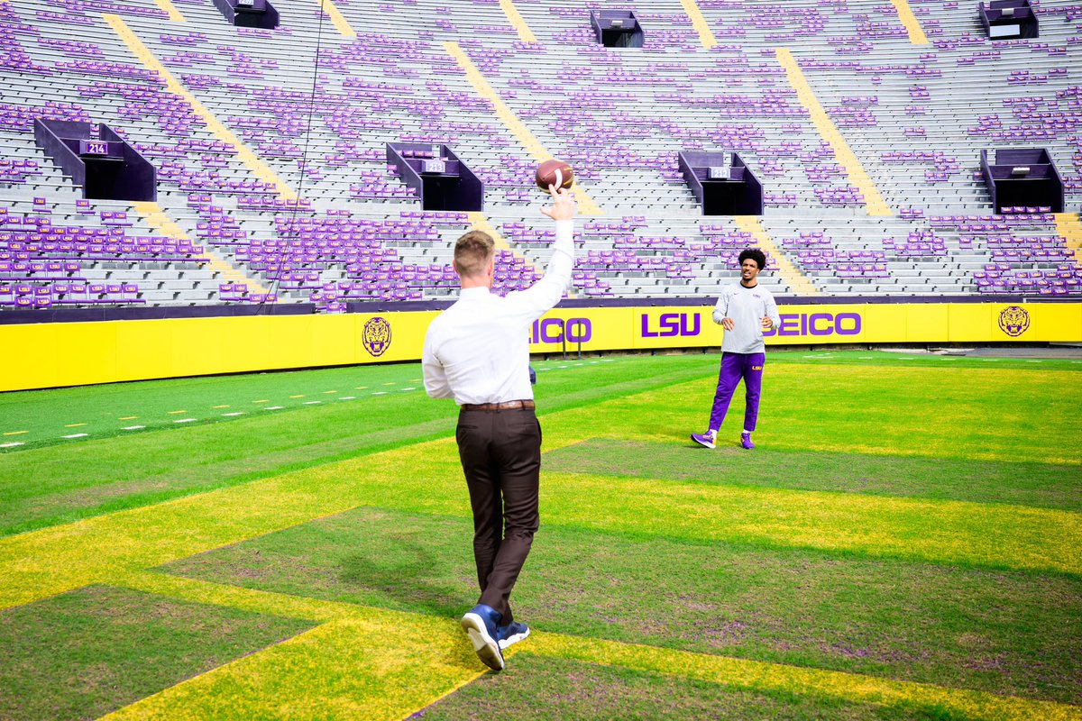 LSUfootball's tweet image. QB1 Talking His Path

Southern California to the Boot