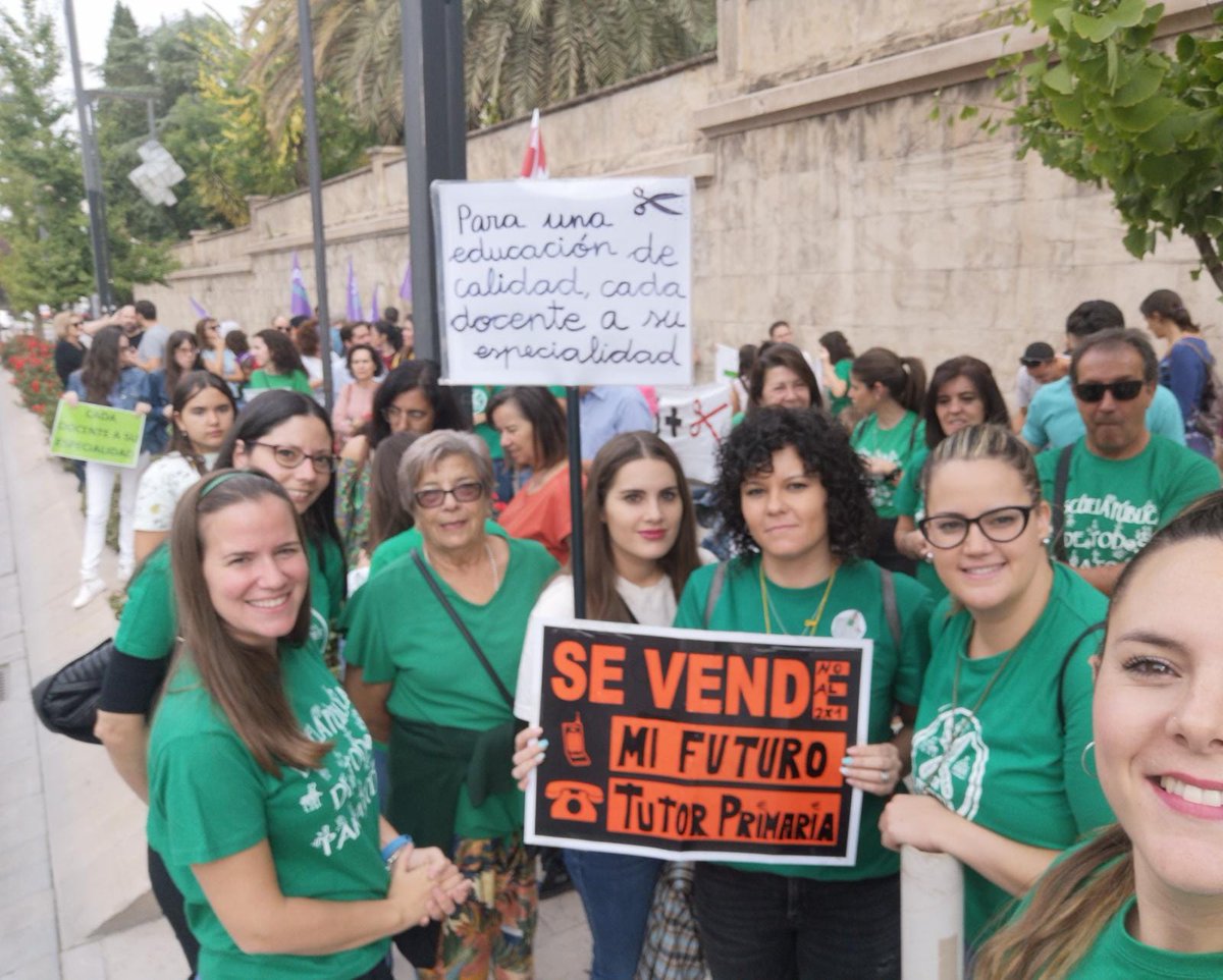 bajadaderatioya's tweet photo. @PJConesa Se trata de un recorte encubierto por parte de las diferentes Administraciones llevando a cabo un 2x1, sobrecargando de funciones a un Especialista mientras al otro se le deja en paro.
Te has explicado muy bien, donde algunos ven "ataque" otros ven recortes y abuso sistemático. https://t.co/tDdKxD1ICp