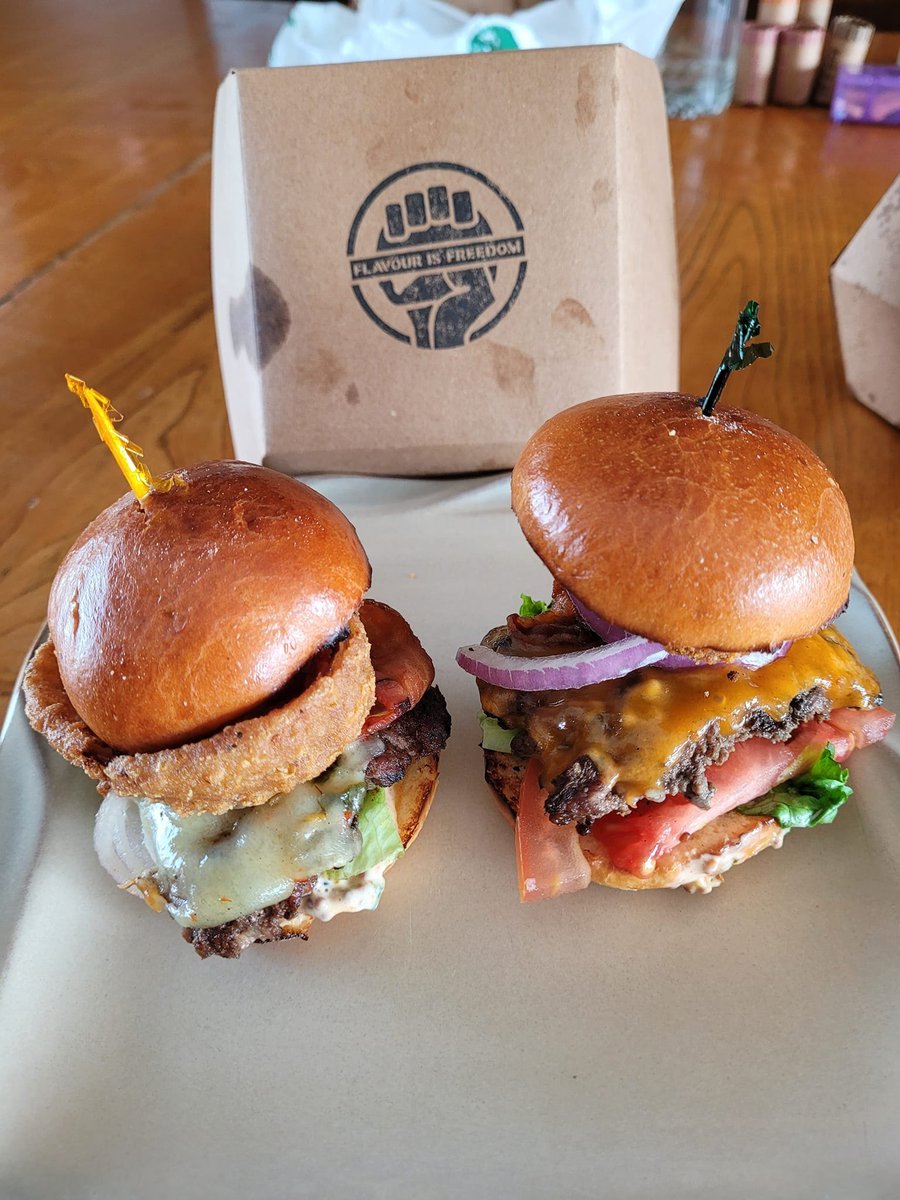 hits_955's tweet photo. Today is Day One of the Burger Battle Royale at @burgerrev! 🤤🍔 Try out the @markcharity955 Burgers of the Month, vote for your favourite and help support Christmas Sharing Belleville and the Belleville Firefighters Christmas Toy Drive! 🤩 https://t.co/WNQnL7KzhN
