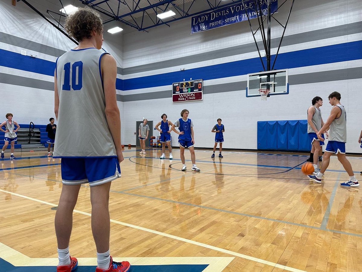 BASKETBALL SEASON IS HERE! 
Here are a few 📸 from the first 2 days of official practice! Two great days for the Blue Devils!