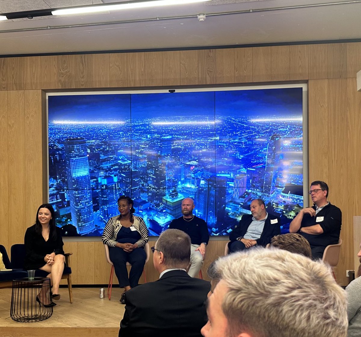 money_adviser's tweet photo. Fascinating panel discussion on life cycle of a startup from inception, seed capital raising to VC funding and exiting/IPO #entrepreneursjourney #fintech @ThinkRiseGlobal #homeoffintech https://t.co/4SefFwNtVE