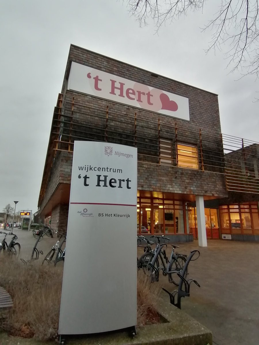 Wijkcentrum wordt warmtecentrum #willemkwartier "Inwoners die kampen met energiearmoede en normaal niet naar het wijkcentrum zouden gaan, kunnen daar nu terecht. Zo hoeven zij thuis niet te koukleumen uit angst de verwarming aan te zetten"  #Nijmegen gelderlander.nl/nijmegen/gebou…