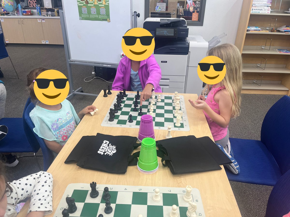 I loved watching two of our youngest and newest chess players <a href="/CarolNorthES/">North Elementary School</a> learn with the help of a fifth grade player ❤️