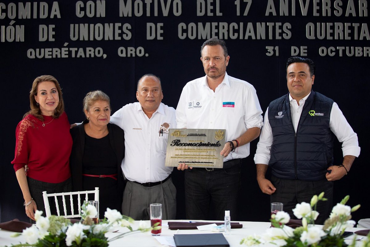 noticiasdeqro's tweet photo. #FUCQ | 👉🏻 👤 El gobernador, Mauricio Kuri, encabezó la celebración del XVII Aniversario de la FUCQ, evento en el que reconoció a los integrantes de la organización como parte fundamental de una cadena económica que beneficia a la entidad.
https://t.co/G8KlninLHA
#QRO https://t.co/QS0EzWb80Y
