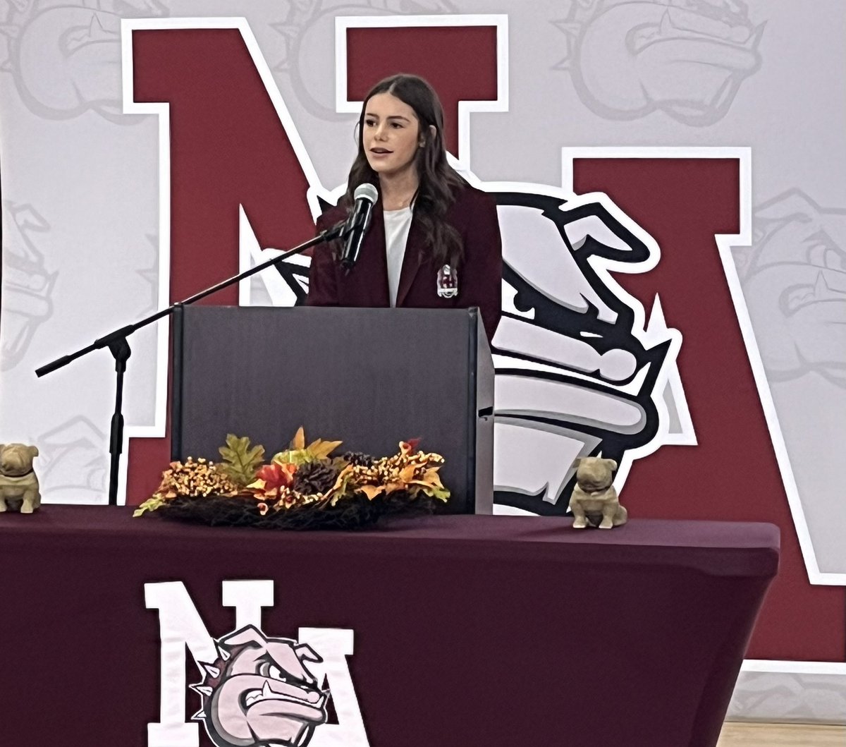 naschoolupdates's tweet image. New Albany Middle School hosted its Apple Distinguished School Ceremony today. The ceremony included recognition of Apple Certified Teachers and Teacher &amp;amp; Student Testimonials.  School tours led by SGA officers were provided for our special guests following the ceremony.