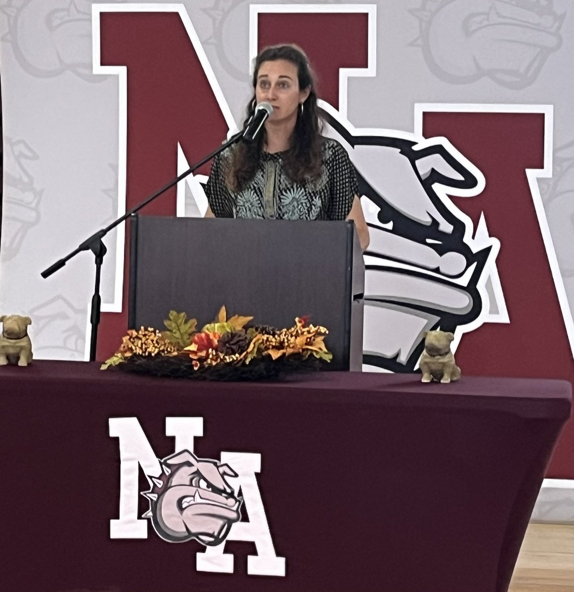 naschoolupdates's tweet image. New Albany Middle School hosted its Apple Distinguished School Ceremony today. The ceremony included recognition of Apple Certified Teachers and Teacher &amp;amp; Student Testimonials.  School tours led by SGA officers were provided for our special guests following the ceremony.