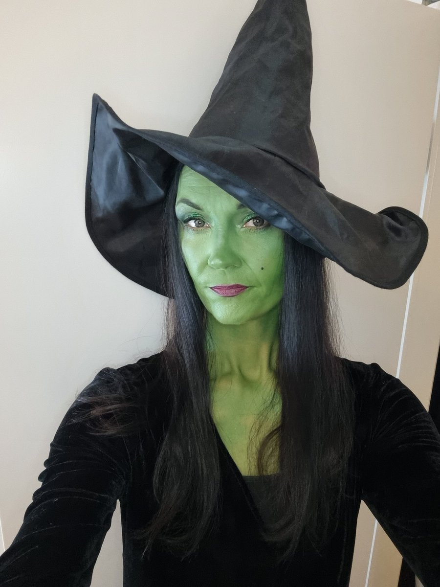 Solla26's tweet photo. Elska #halloween játa það. Tók á móti 300+ krökkum í gær svona https://t.co/NNyuorZ6OL