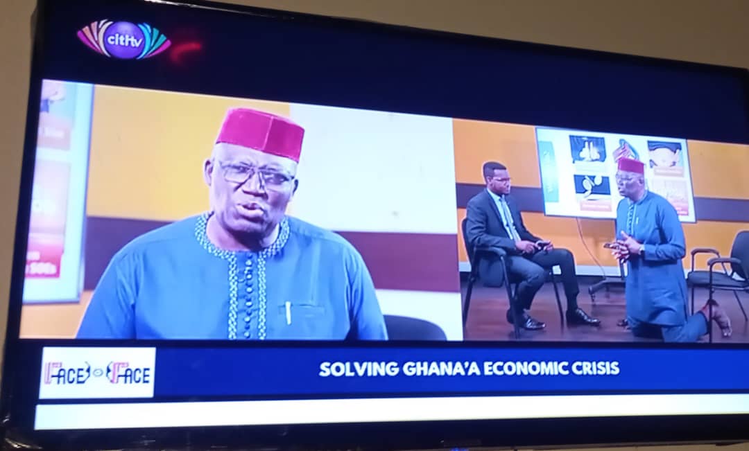 Ken Thompson on his knees on CitiTV this evening begging HE Nana Akufo Addo to take decisive action before the country collapses.
<a href="/Citi973/">CITI FM 97.3</a> @CitiTVGH <a href="/UmaruSanda/">Cowboy Journalist</a> <a href="/benkoku/">Bernard Avle</a> <a href="/MrKenKThompson/">Ken Thompson</a>

#BrokeGhana #HardDecisions