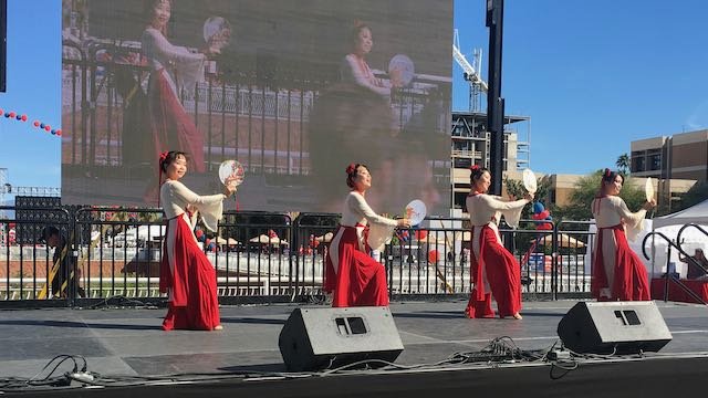 AAFSA20's tweet photo. 2022 UofA Homecoming Stage Performance from AAFSA Club (Asian American Faculty, Staff, Alumni, and Students)~! 👏
Follow to get to know more about us! 😊 #AAFSA #uofa #homecoming #universityofarizona https://t.co/dU5lGLRGqG