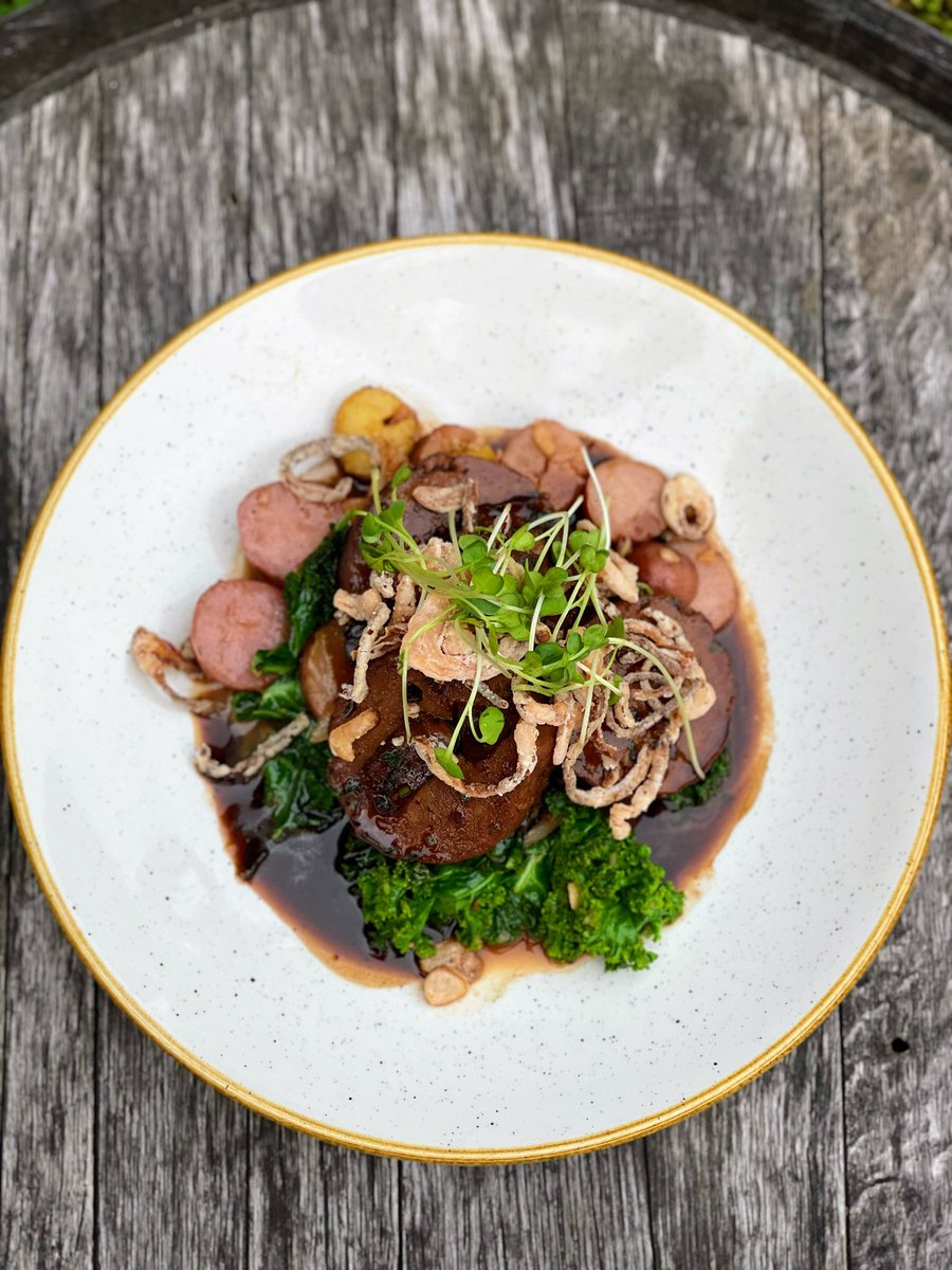 🥔🥬Special tonight; Tamarack Farms Lamb Meatloaf! 🐑 🧅Served with confit potatoes, sautéed kale, roasted mushrooms, demi glaze, crispy shallots. We’re open for dinner until 10! 
#drinkvermont #eatvermont #burlingtonvt  #churchstreetmarketplace #farmtotablerestaurant #vtfood