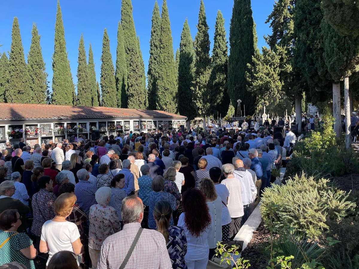 Eucaristía en el Cementerio de San José, donde ha presidido el altar la Virgen del Mayor Dolor.  #Cabra #Cordoba #españa #TodosLosSantos