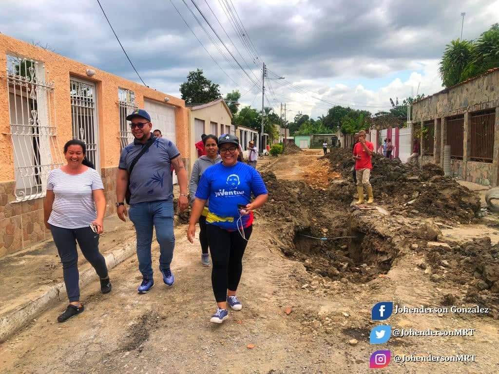 JohendersonG_'s tweet photo. Seguimos en la calle trabajando por alcanzar la felicidad suprema para los linarenses que tanto lo merecen, estamos sustituyendo 84mL de tubería en la C/Arzis... ¡Trabajar por el pueblo en las mejoras de los serv. públicos, es lo que hacemos! @NicolasMaduro
#EsNuestraAmérica https://t.co/S8MlGiYte7