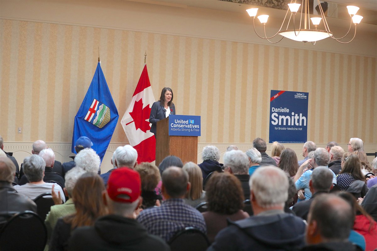 ABDanielleSmith's tweet image. We are only 1 week away from the Brooks-Medicine Hat election.
I am so grateful to all the incredible people that have joined me on the campaign trail! 
Thank you for your support. 
#abpoli #ableg