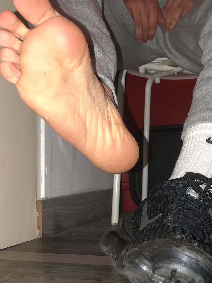Master_lucasss's tweet photo. Journée finie : c’est à toi désormais de bosser. Ramène ta gueule et viens sniffer. 🐽
N’oublie pas de passer en DM pour déposer ton offrande ! 🤑

#cashmaster #moneyslave #fetish #findom https://t.co/Z6TWUP7XBO