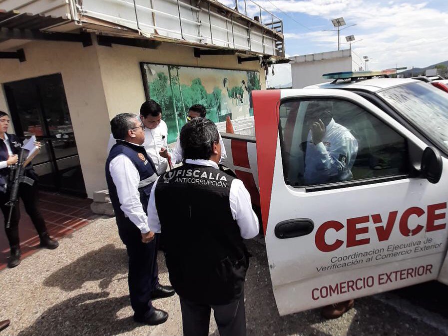 buengobiernoson's tweet photo. Junto a la @FAS_Sonora llevamos a cabo por segunda ocasión un fuerte operativo de Brigada de Integridad a #CEVCE de @hacienda_sonora
Revisamos personal, oficinas, almacenes, vehículos, oficios de comisión, procedimientos, entre otros. #TierraDeOportunidades #APasoFirme https://t.co/wmrvVhBNc0