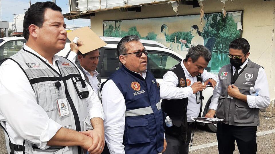 buengobiernoson's tweet photo. Junto a la @FAS_Sonora llevamos a cabo por segunda ocasión un fuerte operativo de Brigada de Integridad a #CEVCE de @hacienda_sonora
Revisamos personal, oficinas, almacenes, vehículos, oficios de comisión, procedimientos, entre otros. #TierraDeOportunidades #APasoFirme https://t.co/wmrvVhBNc0