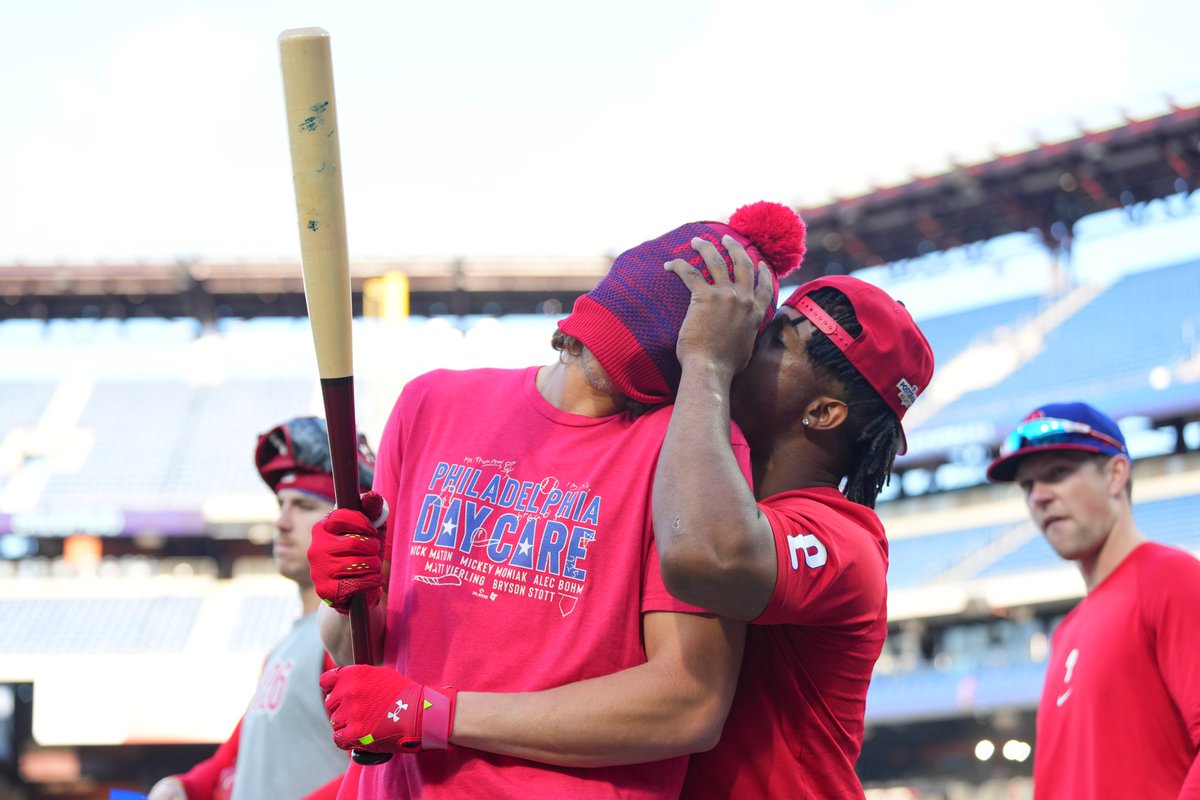 Phillies's tweet photo. These guys ❤️ https://t.co/JQMftsnEyf