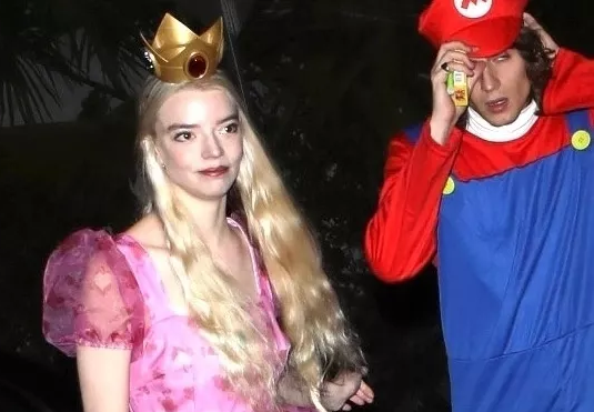 GoNintendoTweet on Twitter: "Anya Taylor-Joy dresses as Princess Peach