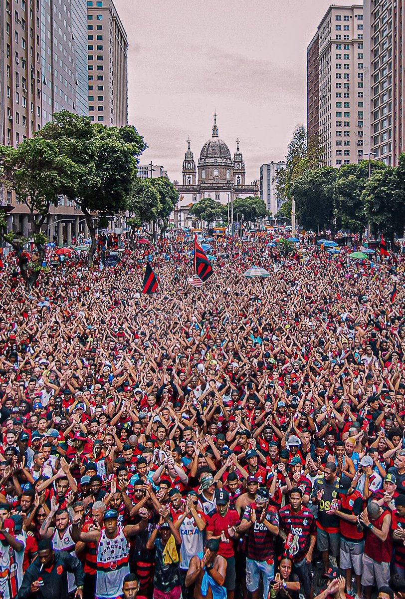 flatesigo's tweet photo. A prefeitura do Rio de Janeiro aceitou o pedido do Flamengo para realizar a festa do título da Libertadores na Av. Presidente Vargas.

A diretoria rubro-negra propôs o evento para a quinta-feira, mas a data ainda não está fechada.

🗞️ @JornalOGlobo https://t.co/FebpEfjVjg