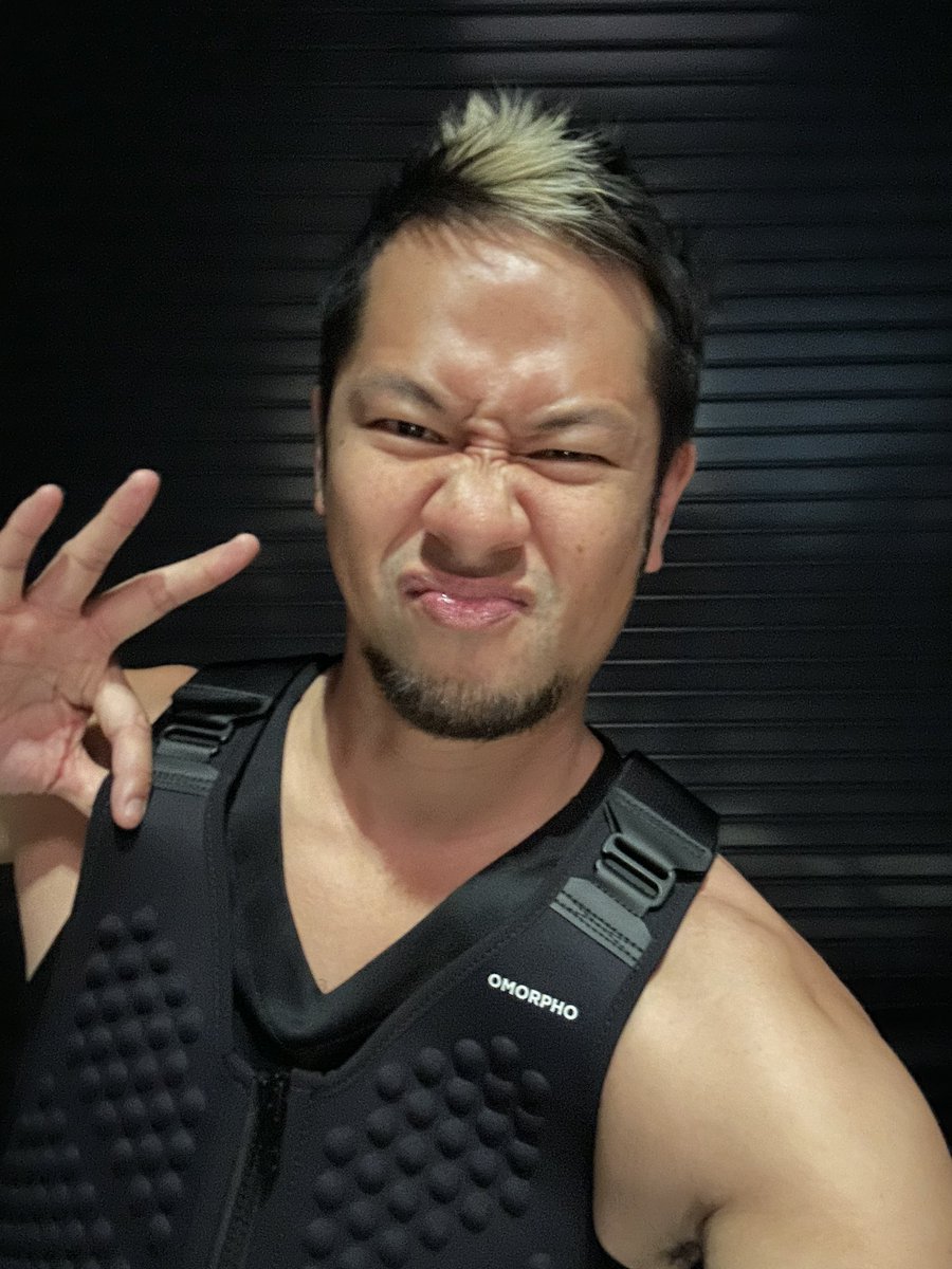 Checking out <a href="/omorpho_fit/">OMORPHO</a>'s FIRST Connected Weighted Vest in the world and just got my ass kicked with +10 lbs on me! This is LEGIT!