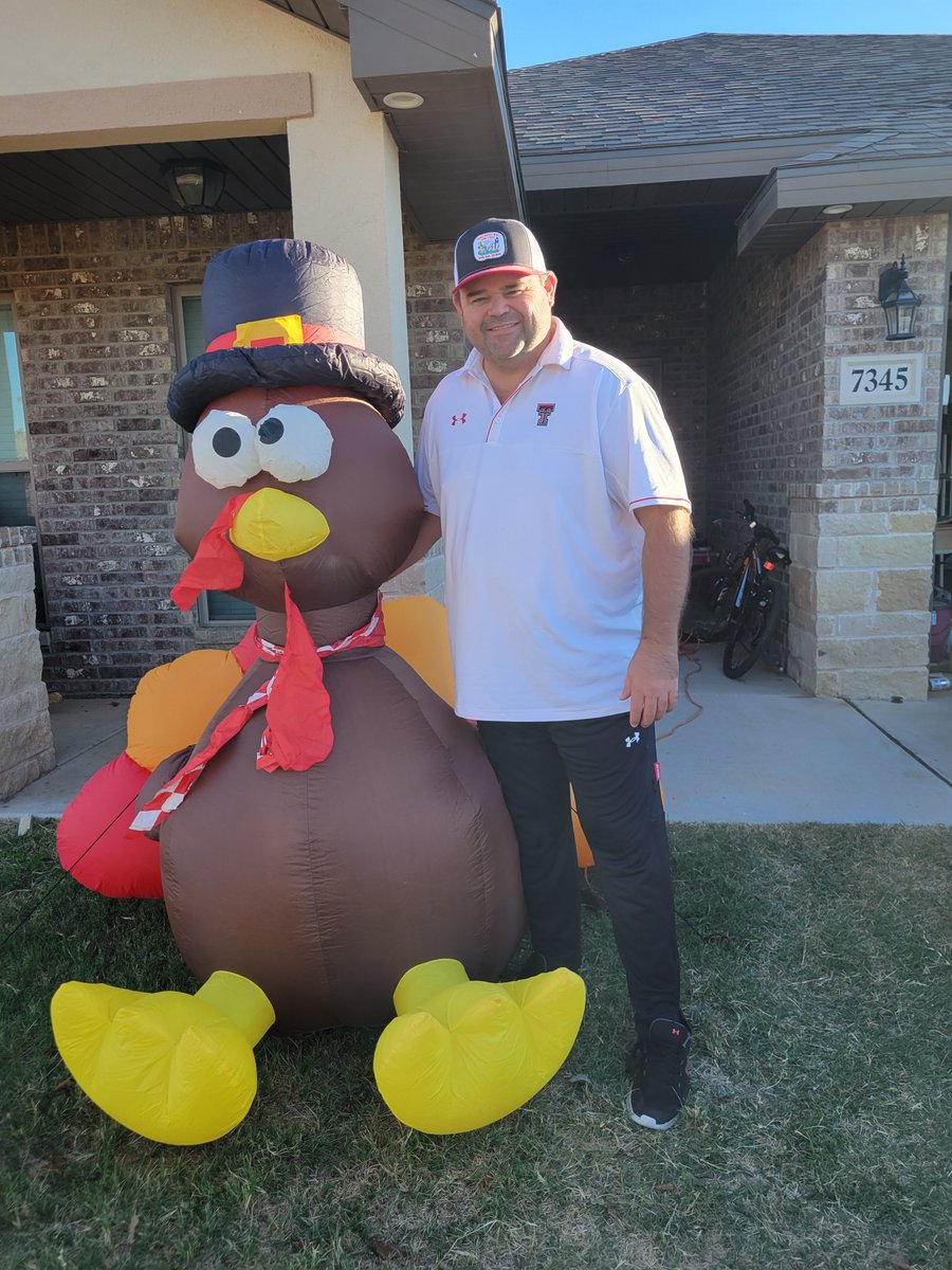 GeoffHaxton's tweet photo. He's baaaaack. Mr. Gobbles in the house! #respecttheturkey https://t.co/GJ1cZBLE0K