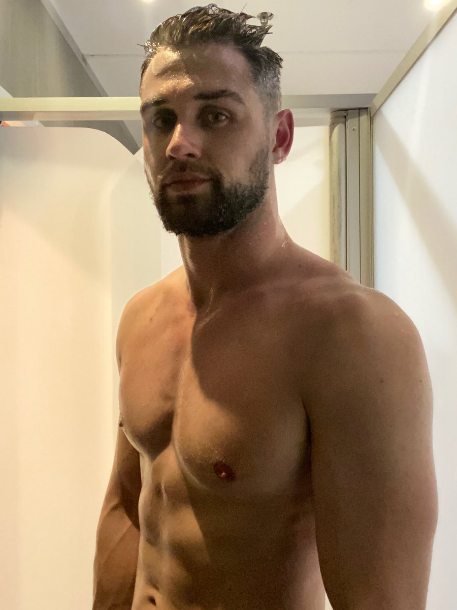 bennambrose's tweet photo. Gotta shower after workin up a sweat 💦 https://t.co/Onl1JvNNJJ