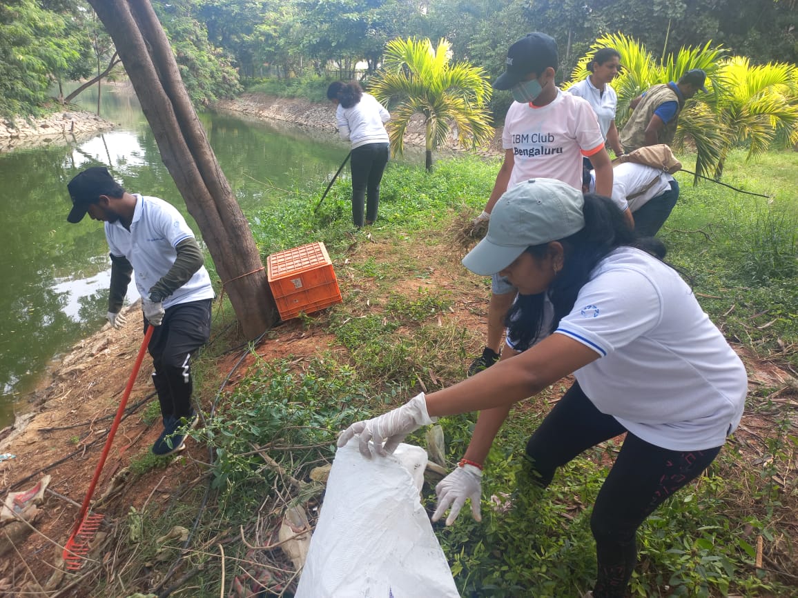 TrulyRaees's tweet photo. Volunteers from @IBM Bangalore did their bit to clean up the Challakere Lake, as part of #MonthOfPurpose.
Thanks @ibm_in for the opportunity. Also thanks to our partners @wearegoodera and #FriendsOfLakes.
@lifeatibm @IBMImpact https://t.co/ZnOjDowlWj
