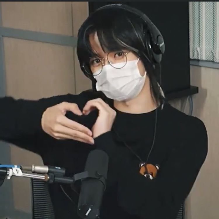 txtspongebob's tweet photo. 🎧🎶

#BEOMGYU #SPONGEBOB #MAMAVOTE #txt https://t.co/FH5AGSDmj8