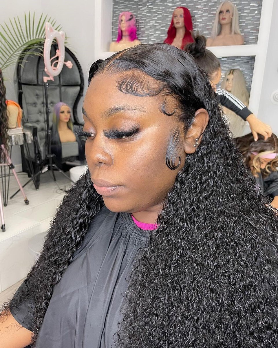 Idolihair's tweet photo. In love with this curly hair😍😍

#idolihair #curlyhair #lacefrontwig #babyhair #hairstyle #wiginstall #wigslayer #wigforblackwomen #humanhairwig #wigunit #wigforsale https://t.co/yG4RWs3S6o