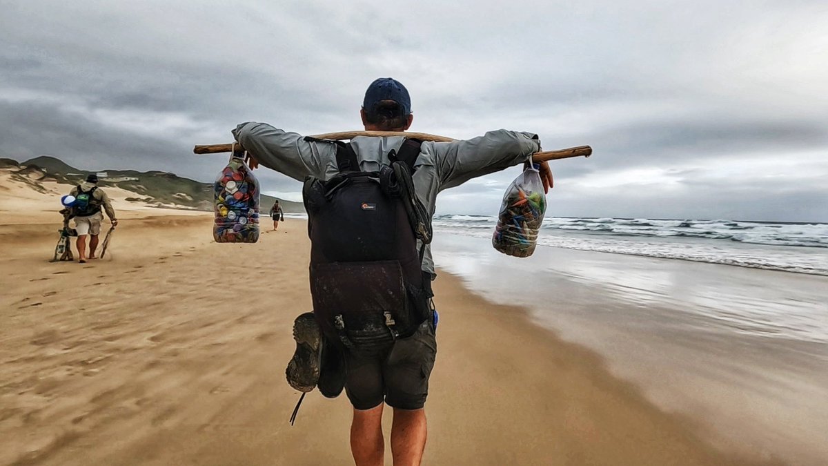 StrandloperP's tweet photo. Our surveys on the #StrandloperProject coastal research expedition show a parity between fishing and urban #plasticwaste between Storm's River and Cape St Francis.
#Expedition2022 #OceanInnovationChallenge #UNDP #Expedition2022 https://t.co/kDY2Ta4bVX
