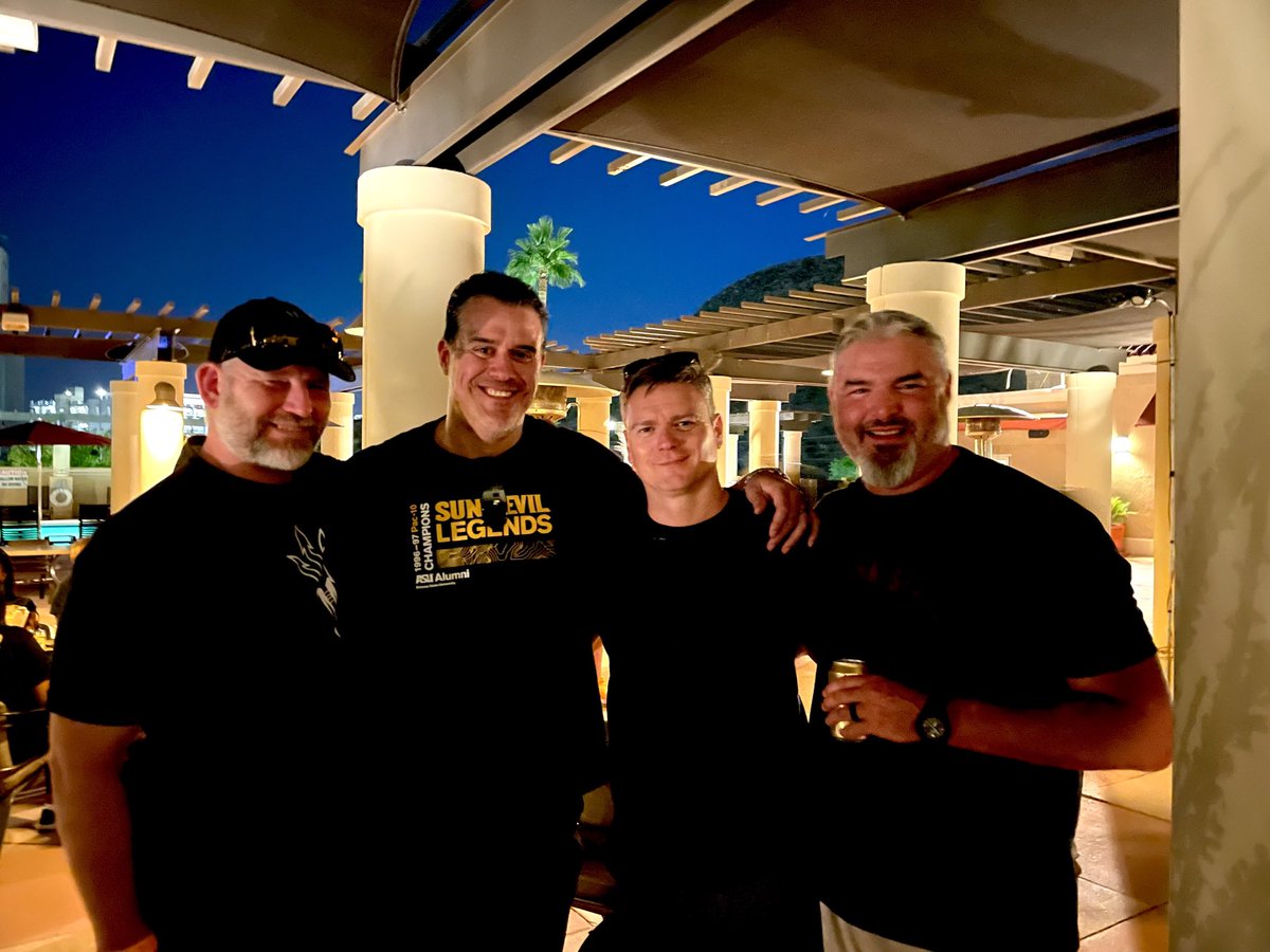 GusFarwell's tweet photo. On this day a year ago… what a night…what teammates…what brothers…And what a hell of an O-Line!!! #WARHOGS 😈🔱🔥🔥🔥 https://t.co/y4wzP2Mfey