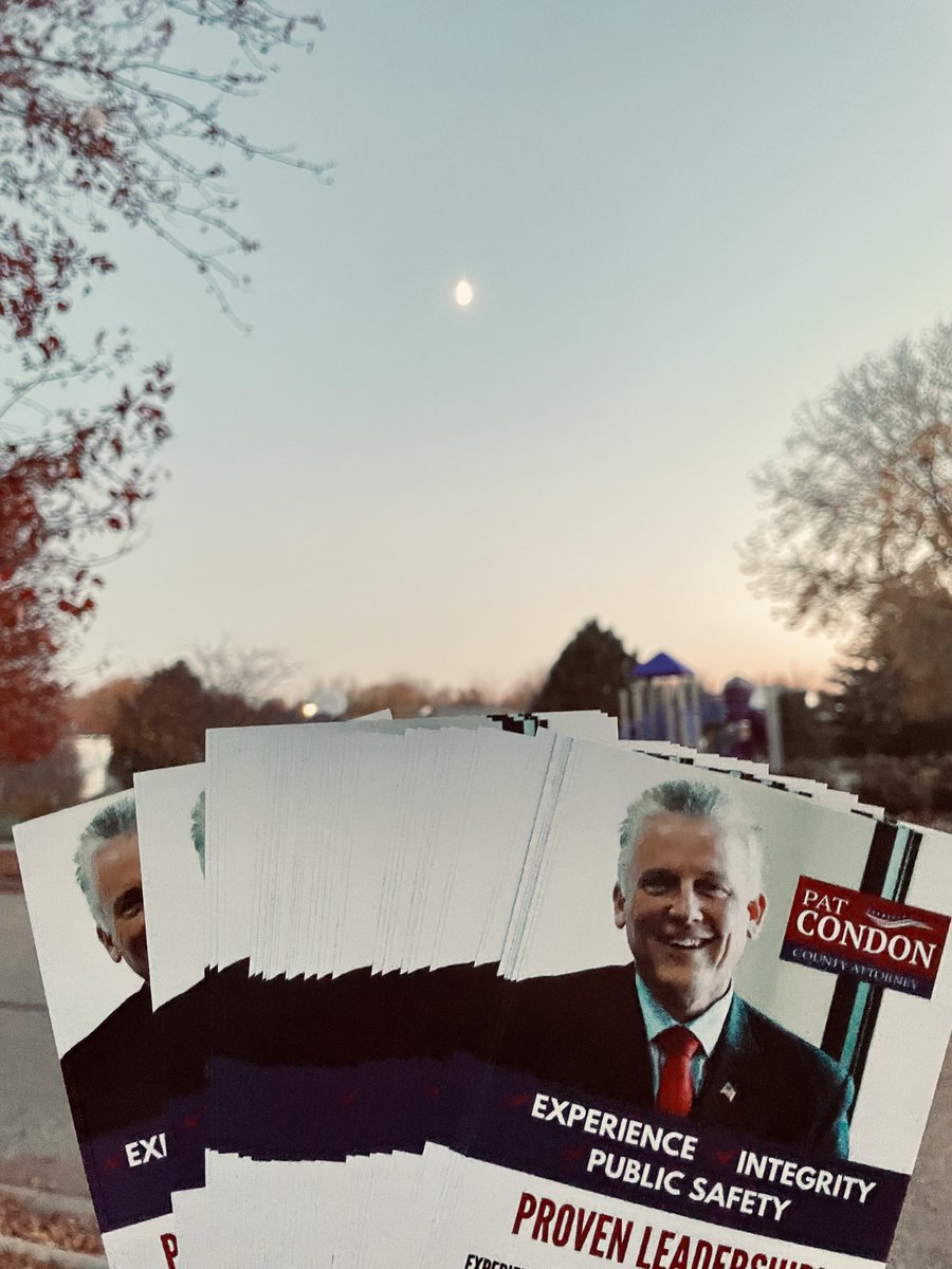 PatCondon_LCOA's tweet photo. Canvassing under moonlight tonight! Had two groups out informing voters for next week. 7️⃣days left! #leadingwithexperience https://t.co/HltpPxf8Mr