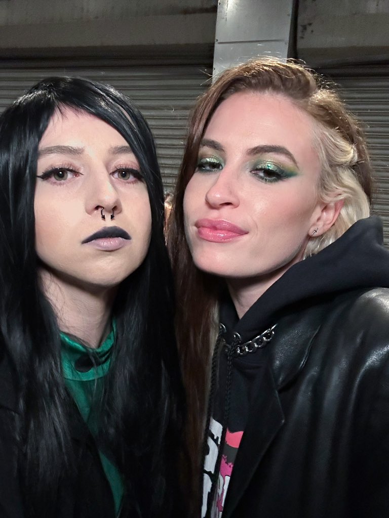 AphroditeCyndi's tweet photo. Shego and the cutest, very tired Cari 🥺❤️‍🔥 #fletcherween #fletcher #girlofmydreamstour #girlofmydreams #carifletcher #newyork #shego #halloween https://t.co/s1aQD0Nrx2