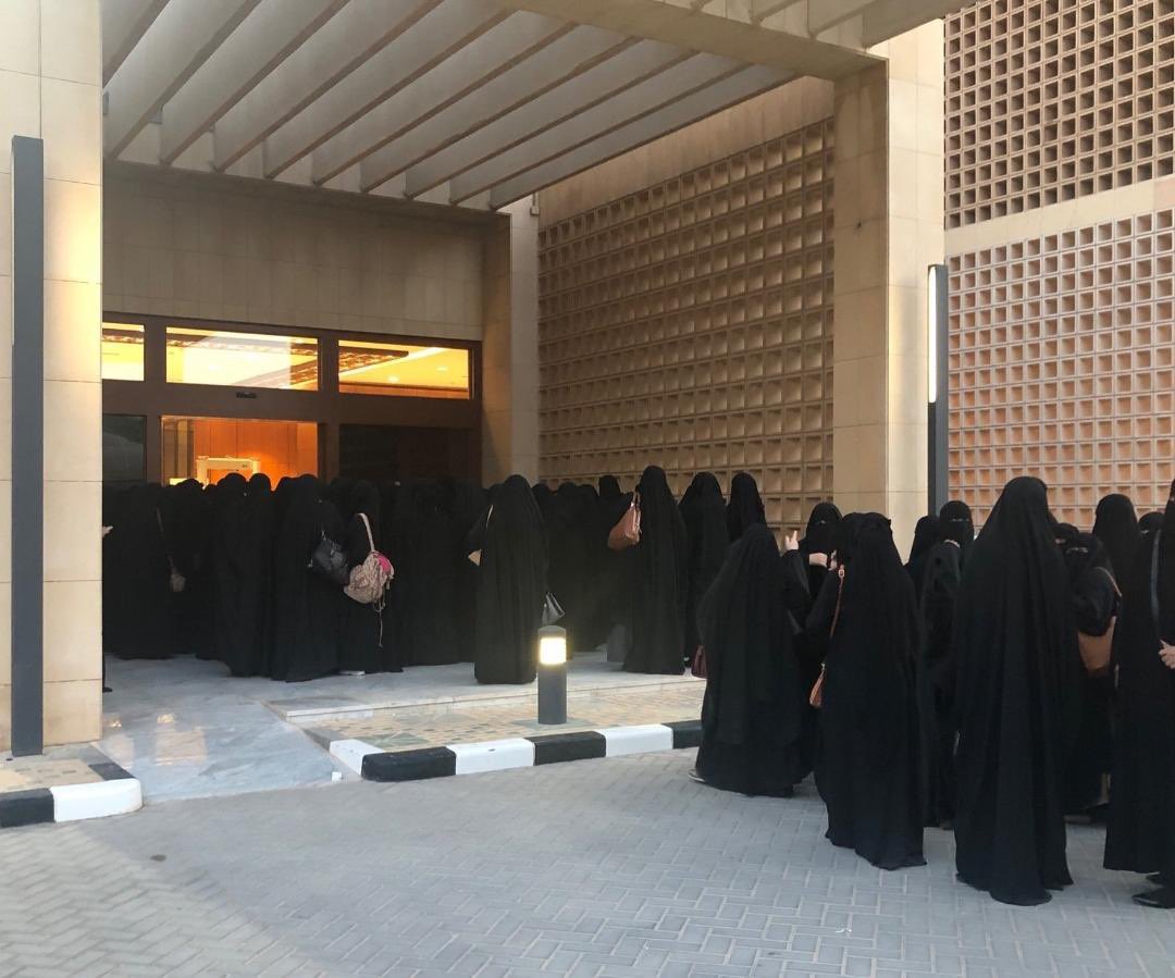 HAYAABDULLAH_SH's tweet photo. بفضل من الله 🤲 تم بالأمس تخريج 1500حافظة لكتاب الله من جمعية #مكنون بحضور حرم أمير الرياض حفظها الله والاقبال على التسجيل لحفظ #كتاب_الله في تزايد ملحوظ من النساء والبنات.
ملاحظة: هذا العدد في مدينة الرياض فقط.! فكيف بباقي مدن ومحافظات وهجر المملكة؟! #صباح_الخير #الاخبار_الحلوه https://t.co/VTxFgDG01u