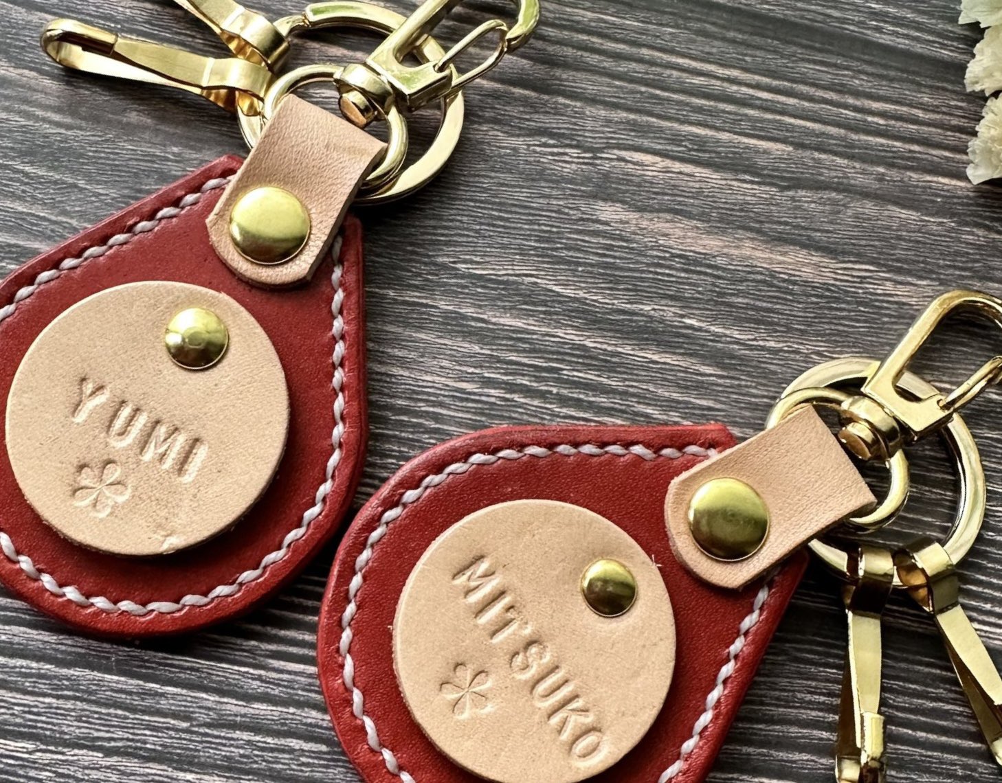 【超特価sale開催】  ⚛︎レア⚛︎ キーホルダー ハンドメイド レザー 直筆 ESOW キーホルダー・アクリルキーホルダー
