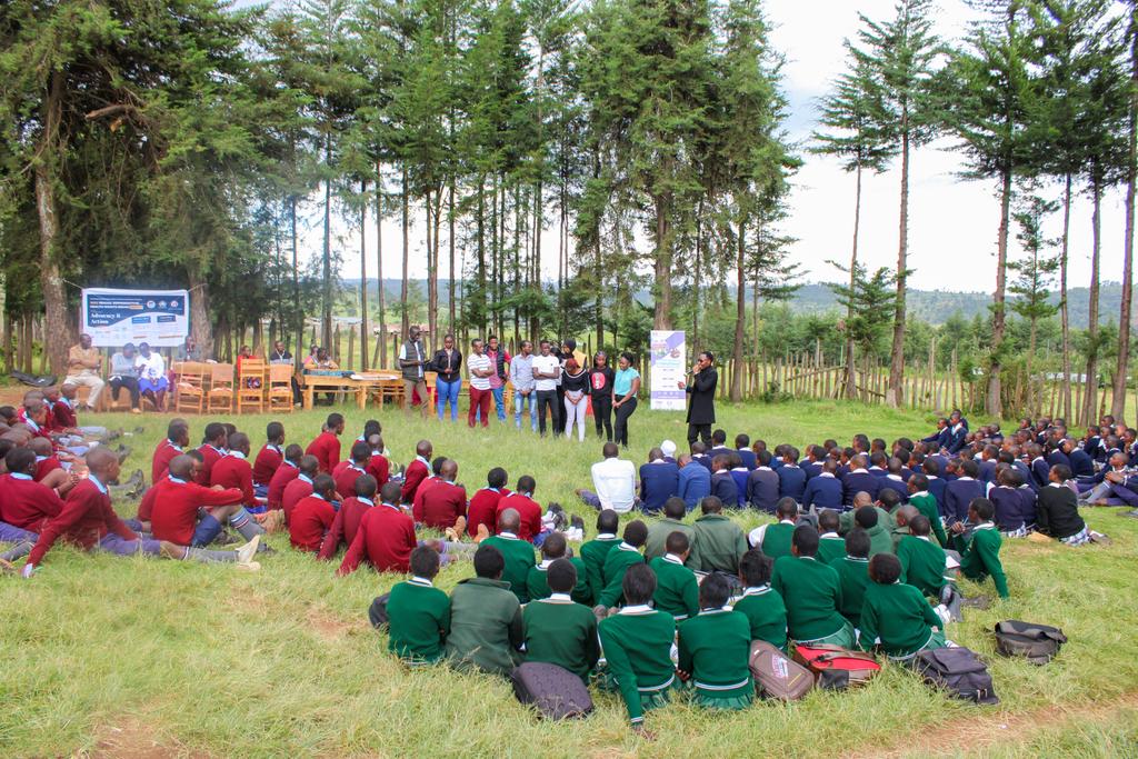 Part of <a href="/fgm_global/">GlobalFGM</a> 🇰🇪 in partnership with <a href="/UnescoYouthKe/">UNESCO Youth Forum Kenya</a> <a href="/PanelUnfpa/">UNFPA Youth Advisory Panel</a> &amp; <a href="/Champions4SDGs/">𝗖𝗵𝗮𝗺𝗽𝗶𝗼𝗻𝘀 𝗳𝗼𝗿 𝗦𝗗𝗚𝘀 𝗬𝗼𝘂𝘁𝗵</a> led by <a href="/Kish_Michael01/">Michael Kishoyian</a> held a community sensitisation dialogue at Olpusimoru on #EndFGM leveraging on the commitment to #EndFGM by 2030. Many girls expressed fear 😢 of being cut in December