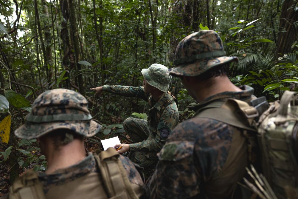 USPACOM's tweet photo. .@PacificMarines and #RBLF personnel conduct close target reconnaissance during #CARATBrunei2022. ๐บ๐ธโ๐ง๐ณ #FreeAndOpenIndoPacific
๐ธ: Sgt. Ryan H. Pulliam https://t.co/mkvCq6AbCt