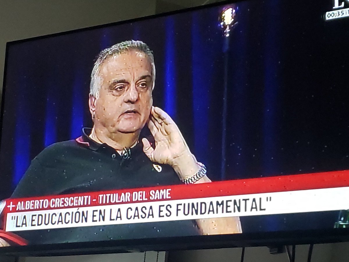 Este tipo es un crack, mi profunda admiración #albertocrescenti ...
y encima cuervo ❤💙
😂😂