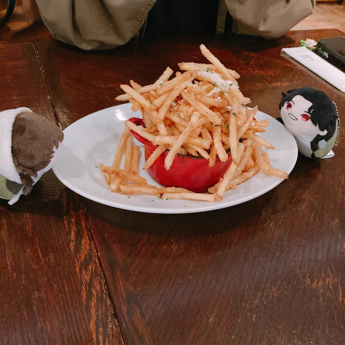ぶぜもち、ご飯の前におくとすごい嬉しそうな顔するからかわいい 