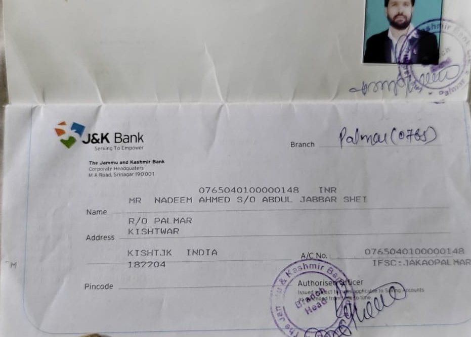 islahmufti's tweet photo. If you want to start the day by committing a good deed, this could be it; help this family? They have delayed the surgery for want of Rs 5 lakh. Do contribute ASAP. Target 5 lakh in four days. Information vetted by @ABABEEL02. PLEASE remember and make contributions. https://t.co/sxmFAXFemU