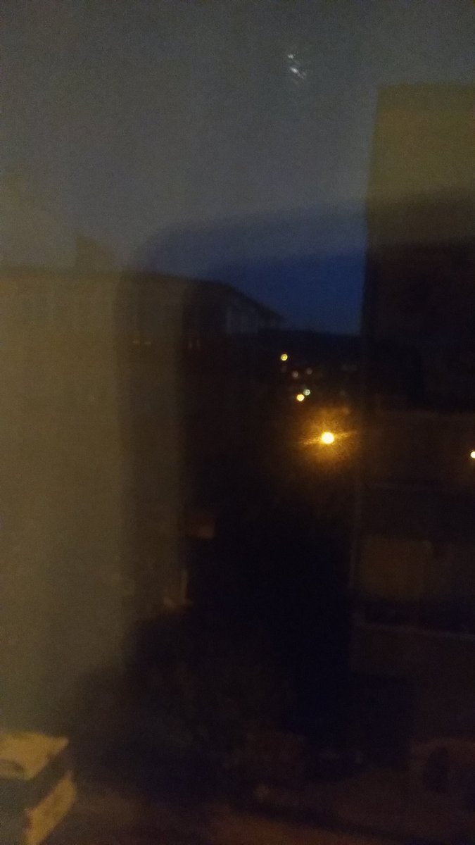 O yastıktan kafamı kaldırıyorum efendim hani bakıyorum güneşe tamam diyorum doğmamış güneşim demekki işe gidebilrim 👍