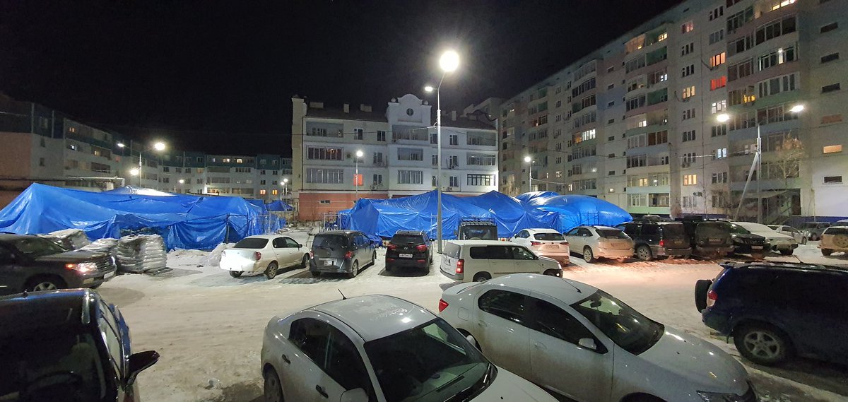 Цирк шапито во дворе