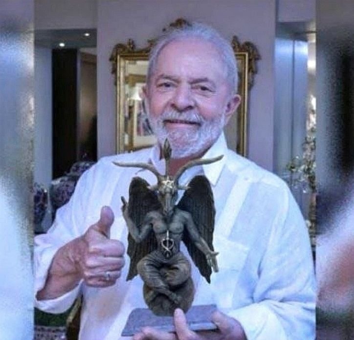 El Comunismo a parte de traer hambre miseria y muerte, también regala Santería, brujería y chamanes. Cuando se traguen la primera cucharada de mierda 💩 se acuerdan de mi