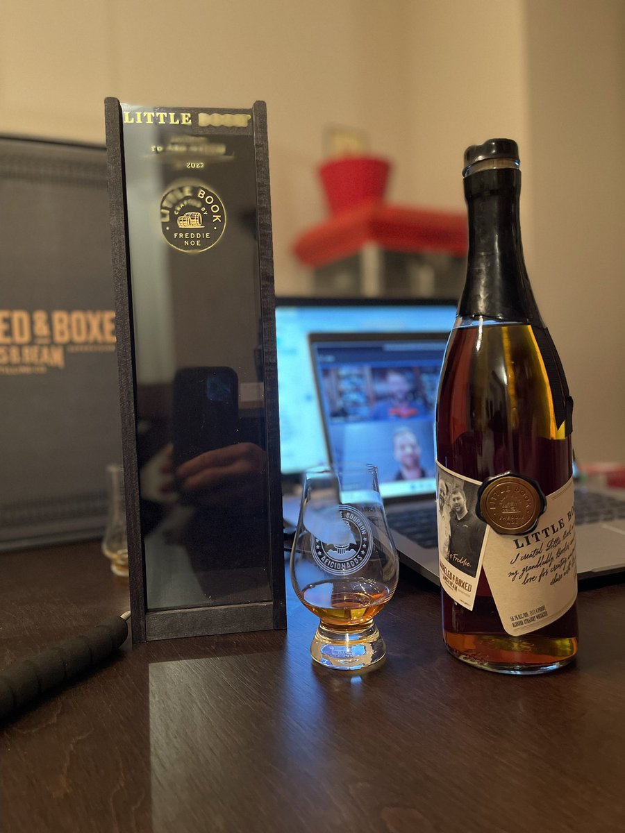 wxSpinner89's tweet photo. Really cool experience tonight listening to Freddie Noe, one of the @JimBeam Master Distillers, talk about his latest Little Book Chapter 6 release and a special distillers share Brown Rice bourbon tonight & share a pour! #BarreledandBoxed #JamesBeam #JimBeam https://t.co/DQ8VIWa6zY