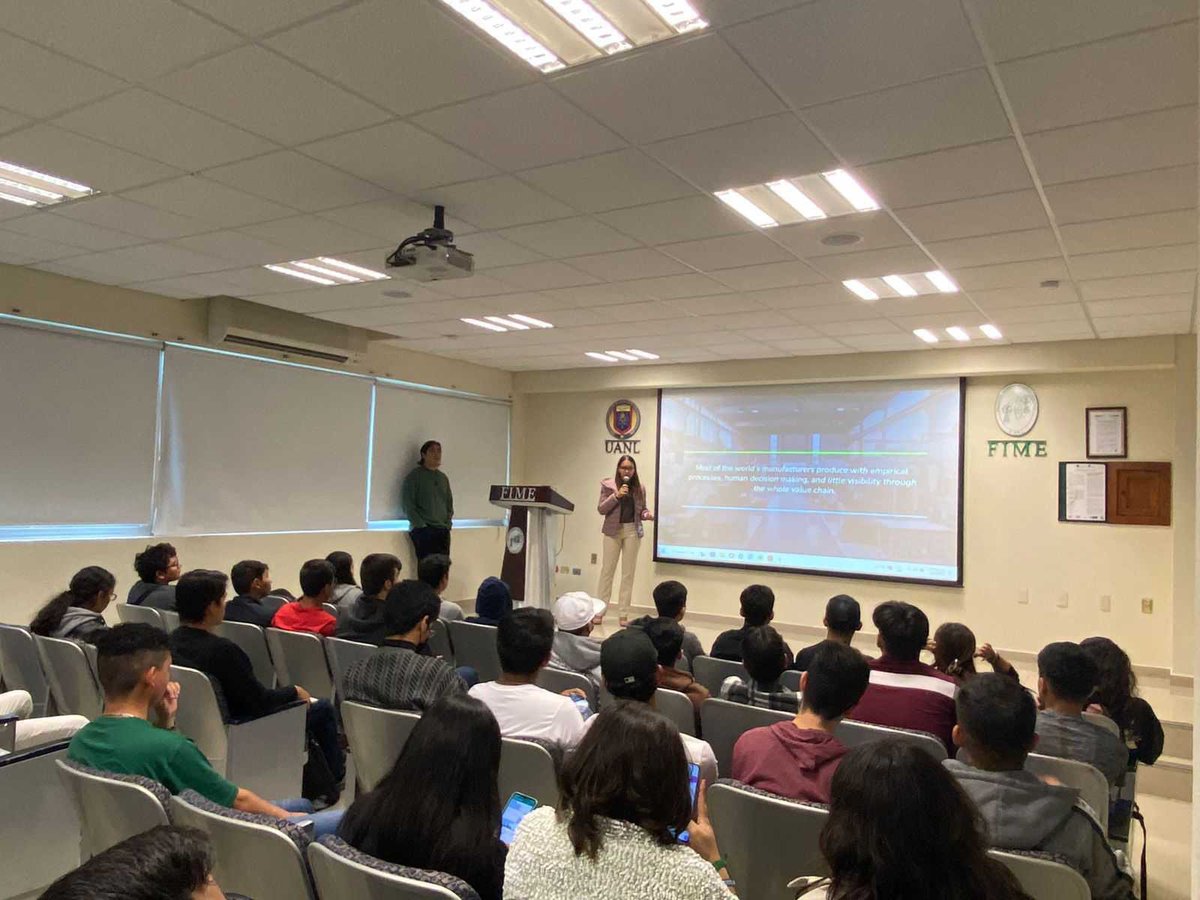 valiot_io's tweet photo. 📝 We had an informative session at #uanl 🐯 FIME! 

Our colleagues Ricardo Leal and Cindy Meneses talked about our ValueChainOS product, our internship program and about what is @valiot_io. 🚀

#techjobs #SoftwareEngineering #AIjobs #computerscience https://t.co/1asRYa4MNO