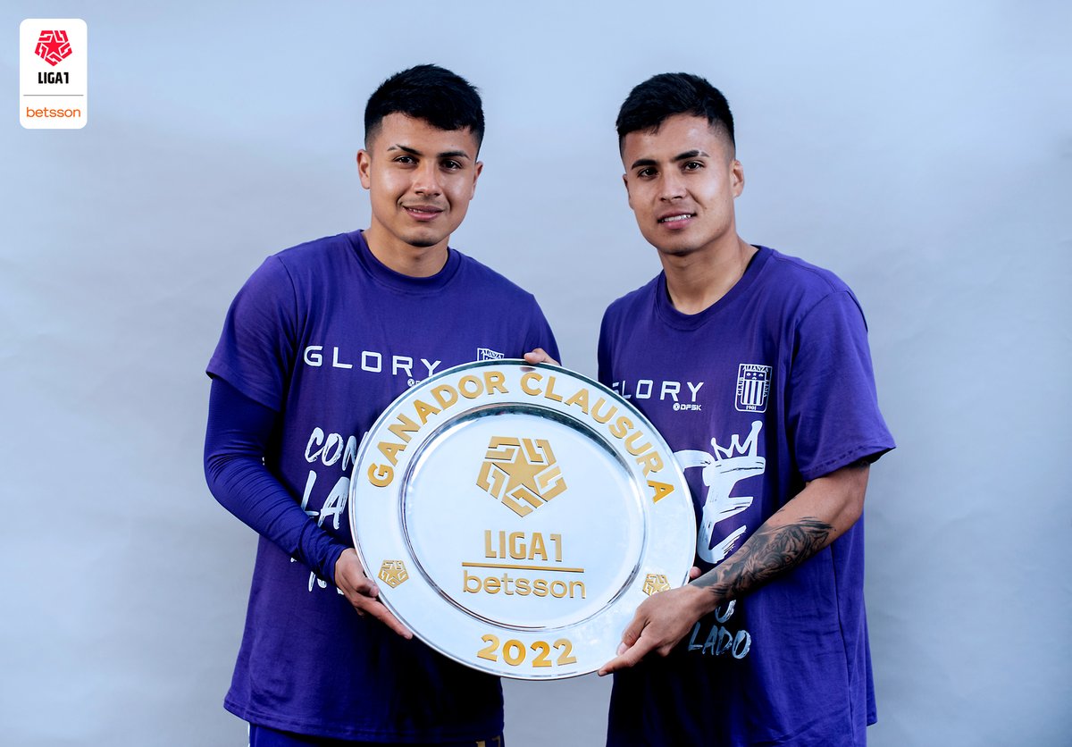 Liga1TeApuesto's tweet photo. 𝘾𝙊𝙍𝘼𝙕Ó𝙉 𝙋𝘼𝙍𝘼 𝙂𝘼𝙉𝘼𝙍  🎶

Te dejamos las mejores fotos de la sesión de @ClubALoficial ganador de la #Liga1Betsson Clausura. 

¿Podrá el equipo blanquiazul proclamarse bicampeón nacional? 🏆 https://t.co/Ey4KeDhVyK
